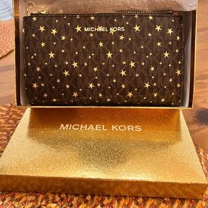 🤎💛Michael Kors Wristlet💛🤎 Brown and Tan with removable wrist stra…